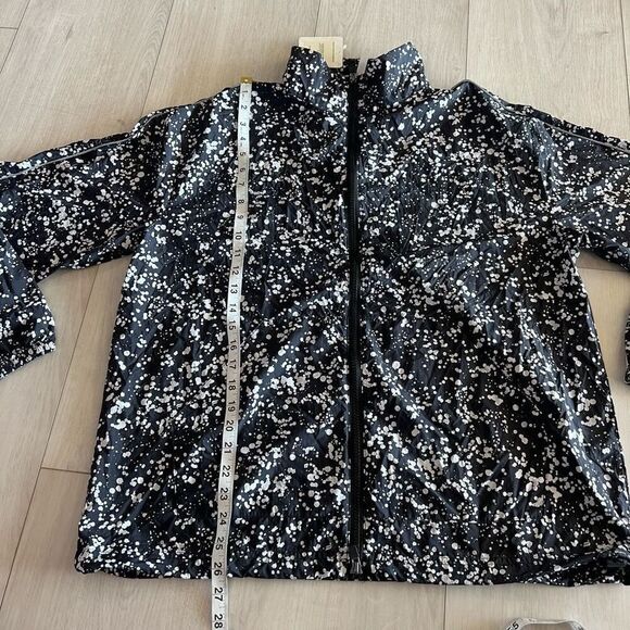 Fabletics Oversized Flyweight Windbreaker size M - Picture 2 of 9